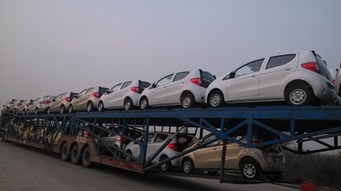 金九銀十寶雅強(qiáng)，單日發(fā)車突破三百輛——汽車銷售市場(chǎng)迎來(lái)旺季高峰